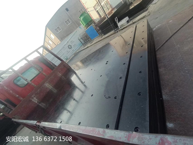 安陽宏誠:自卸車車底滑板的廣泛應(yīng)用