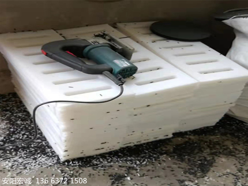 安陽宏誠:擠壓成型的超高分子量聚乙烯襯板